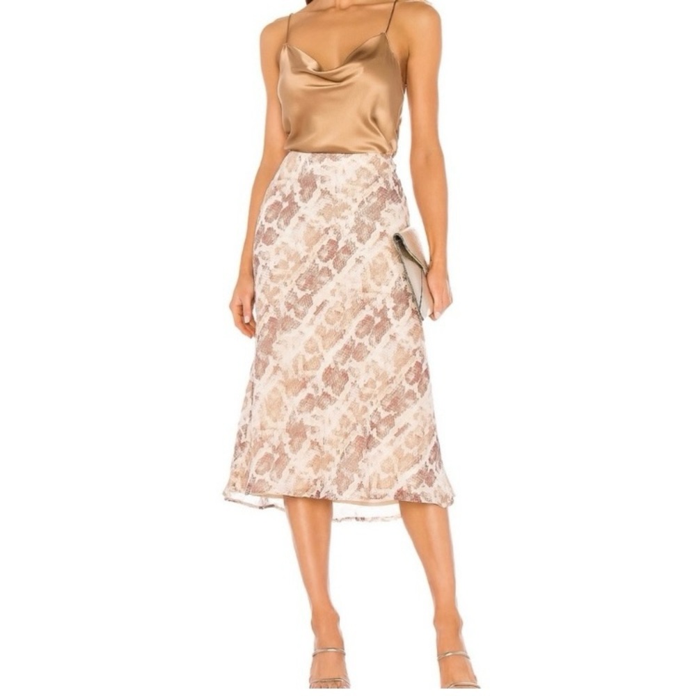 Lovers + Friends Revolve skirt size medium. Beautiful fabric